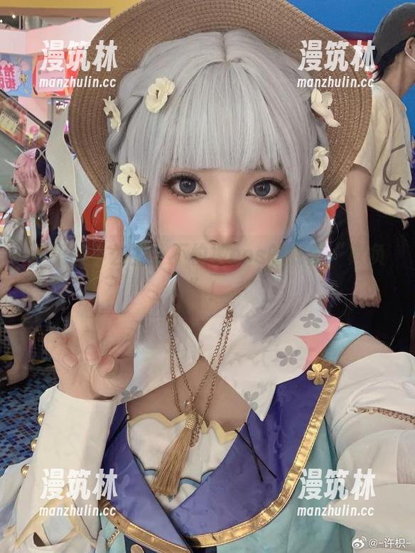 许枳 许枳的小公主,不怕被cos的衣服“欺负”!