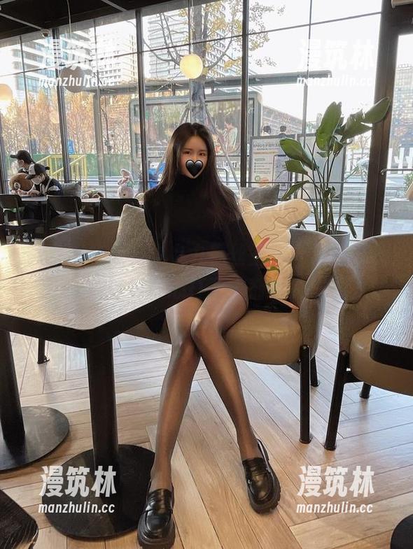 微密圈 - 软妹小九九黑丝玉足合集，给我的好奇心打了一剂鸡血
