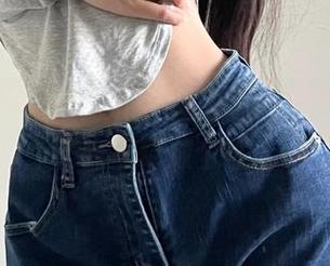 微密圈 – 镜中探秘，套图里的陈佩奇在无圣光里释放个性。