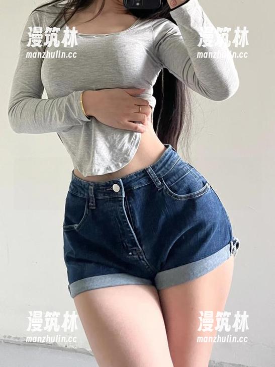 微密圈 - 镜中探秘，套图里的陈佩奇在无圣光里释放个性。