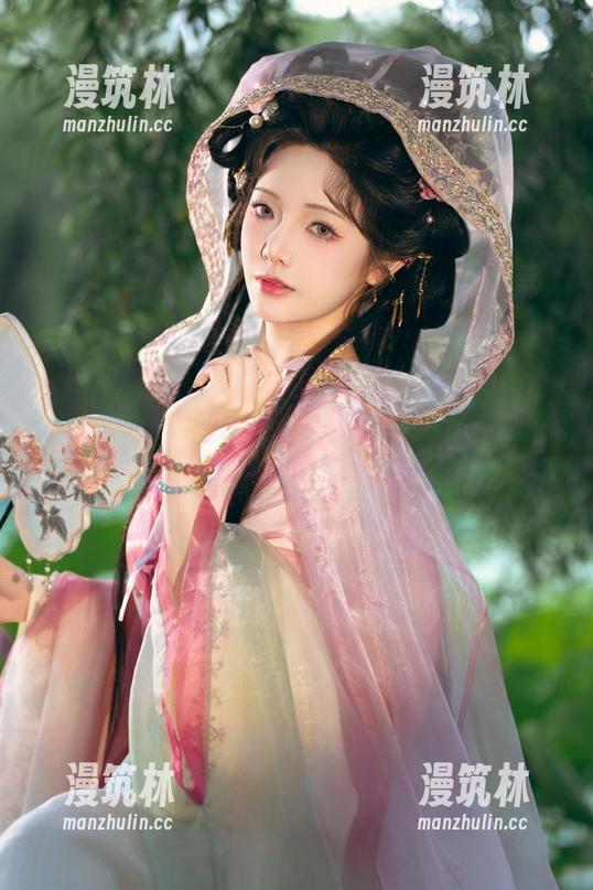说实话，雯妹不讲道理的裸足作品比鞋子更让人想要靠近，原图给足你期待。