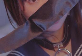 青水百合子经典破T恤美图精选，不得不承认，随意中透出的妩媚。
