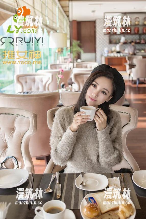 青豆客 - 免费写真里，孔一红的职业装对话联想，让你想了又想…