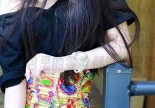 青豆客 – 资源热荐，魏扭扭空姐照，羡慕得连包里的零食都没心思吃