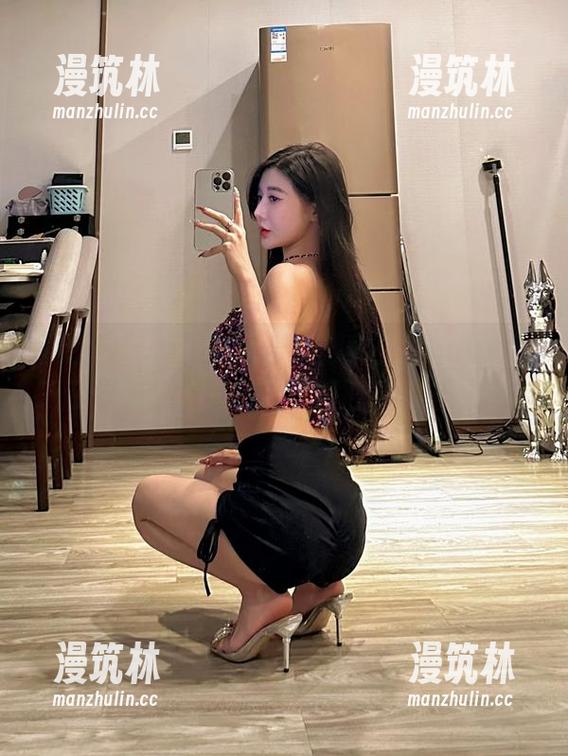 微密圈 - 制服在线合集：黎允熙baby拿下了“我只为好看的衣服心动”第一名！